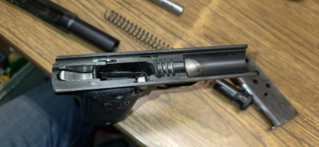 Pongo a la venta el arma de un amigo, se trata de una  astra 400  calibre 9mm largo  guiada en F, el arma 22