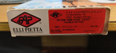 Pongo a la venta dos revolveres de un amigo de la marca Pietta  tipo Starr 1858 army de doble acción. 01