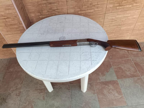 Un amigo vende una escopeta superpuesta Lumar con 75cm de cañon con una y dos estrellas fijas gatillo 00