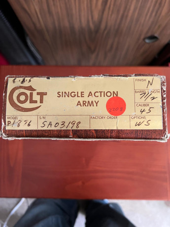 *SE VENDE ESTA JOYA:* 

 *Revolver COLT modelo SINGLE ACTION ARMY, calibre 45 Long Colt.* de 7 1/2 pulgadas 21