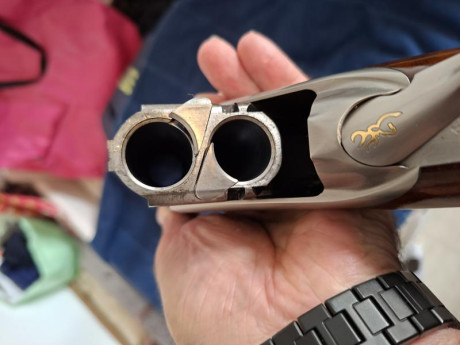 Preciosa y flamante Browning Cynergy Sporting...Con 71 de cañon,cinco chockes invector plus de 2cm y dos 00