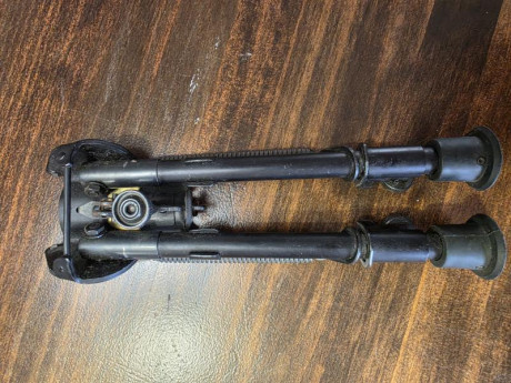 Hola,

Vendo bipode original Harris modelo 1A2 extensible de 9" a 12" (23 a 33cm) esta prácticamente 02