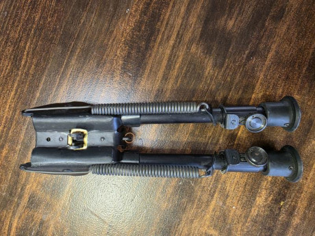 Hola,

Vendo bipode original Harris modelo 1A2 extensible de 9" a 12" (23 a 33cm) esta prácticamente 01