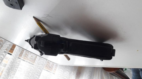 Vendo las siguientes dos armas:
 
1.- Walther P1, calibre 9x19 Parabellum, con cargador de respeto.
  00