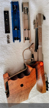 Buenas tardes. Pongo a la venta una pistola en cal. 22Lr. Dispone de DOS dispositivos de cierre o contrapesos, 02