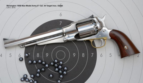 Precioso revólver de avancarga Uberti 1858 New Army Target 44
Guiado en AE.
Como nuevo, poco uso, en perfectas 00