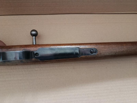 MAUSER modelo Coruña, calibre 8x57, año 1950, misma numeración en armazón, cierre y cargador, incluye 00