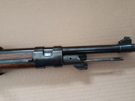 MAUSER modelo Coruña, calibre 8x57, año 1950, misma numeración en armazón, cierre y cargador, incluye 11