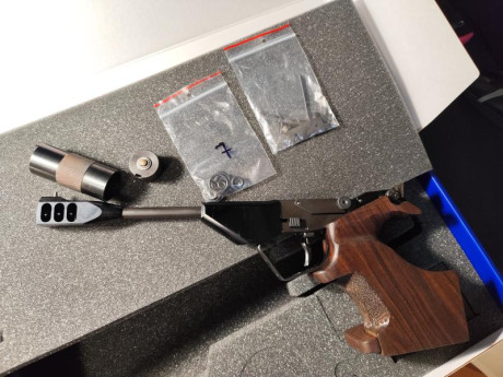 Pistola  de la marca Checa Tau.
Está nueva en su caja original, sólo estrenada para comprobar funcionamiento 01