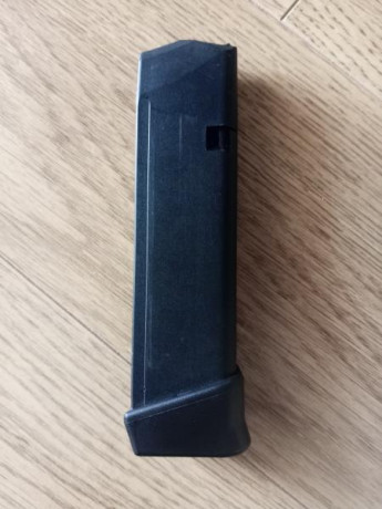 Vendo cargador original de GLOCK 17 con tapa de +2 CAL. 9x19

30€ envio inlcuido

interesados mandar datos 02