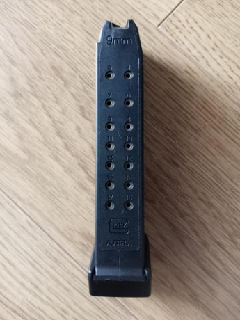 Vendo cargador original de GLOCK 17 con tapa de +2 CAL. 9x19

30€ envio inlcuido

interesados mandar datos 01