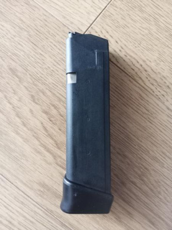 Vendo cargador original de GLOCK 17 con tapa de +2 CAL. 9x19

30€ envio inlcuido

interesados mandar datos 00