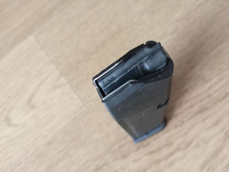 Vendo cargador original de GLOCK 17 con tapa de +2 CAL. 9x19

30€ envio inlcuido

interesados mandar datos 11