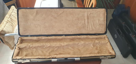 En Venta Maletín de Escopeta de Tiro Superpuesta o Paralela en buen estado. Medidas 0.84x0.27x0.10cm. 02