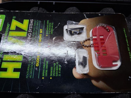 Hola. Vendo pistola Glock 19 de segunda generación.  Dos cargadores,uno de ellos con base +2,miras de 20