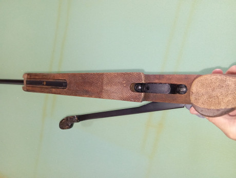 Saludos a todo el foro, hace años compre la carabina que pongo en las fotos. La deje funcionando pero 31