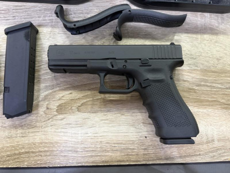 Gestiono la venta de esta Glock 17 gen4 en estado nuevo pues mi amigo no tuvo tiempo de usarla y su viuda 01