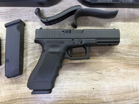 Gestiono la venta de esta Glock 17 gen4 en estado nuevo pues mi amigo no tuvo tiempo de usarla y su viuda 00