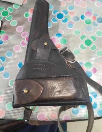 Se vende funda original de la época para Astra 400 9L.
Lleva corretaje, hueco para cargador y baqueta.
En 02