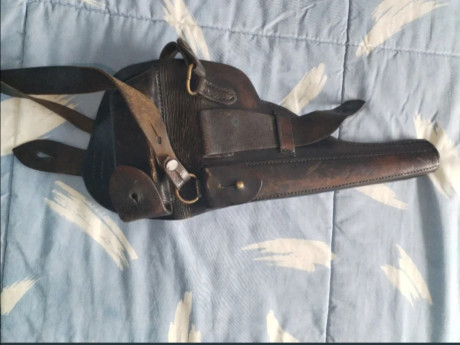 Se vende funda original de la época para Astra 400 9L.
Lleva corretaje, hueco para cargador y baqueta.
En 00