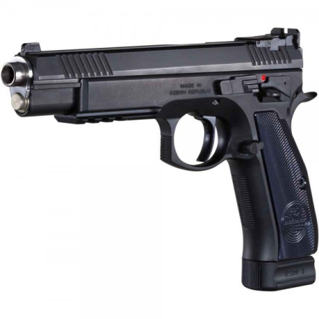Hola amigos! ya que se muestran tantas armas buenas creo que a los propietarios de una cz 75 se nos tendría 40