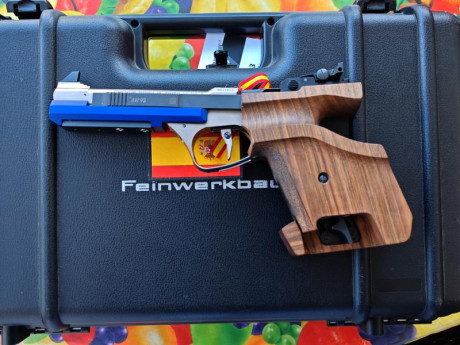 Buenas tardes compañeros. Vendo una Feinwerkbau AW93 ligt , con dos dueños , la mujer de un conocido que 01