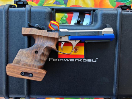 Buenas tardes compañeros. Vendo una Feinwerkbau AW93 ligt , con dos dueños , la mujer de un conocido que 00