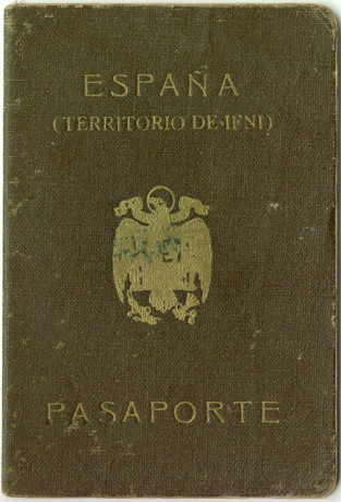  EN RECUERDO Y HOMENAJE A LOS QUE YA NO ESTÁN. 

Si pones en  GOOGLE    PASAPORTES EN LA MEMORIA   da 41