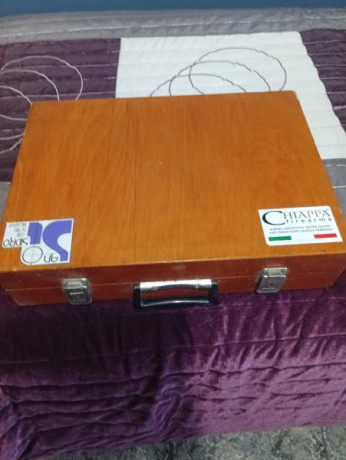 Vendo maleta 
Pará un revolver y dos pistolas 
80€ más Portes 
Está en león y Zamora 
Saludos 02