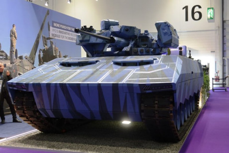 un nuevo VCI/IFV, con chasis de LEOPARD 1 (reforzado), con posibilidad de ser antiaéreo.
No se... tiene 04