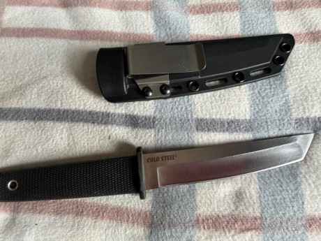 Buenas, pongo a la venta unas cuantas piezas:

-HULTAFORS hacha de trekking Ågelsjön Mini 0.5 Premium
Estado: 32