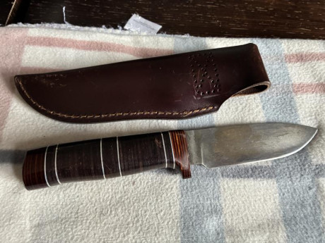 Buenas, pongo a la venta unas cuantas piezas:

-HULTAFORS hacha de trekking Ågelsjön Mini 0.5 Premium
Estado: 41