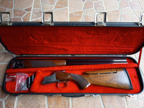 Escopeta de la mejor calidad de Browning. Revisada hace un año y medio por Armería Gallardo (cuando la 40