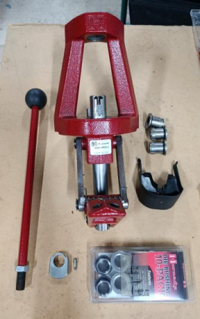 Monoestación Hornady

Se vende Prensa monoestación Hornady Lock-N-Load Iron Press
Con 13 Bushings
No tiene 02