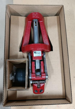 Monoestación Hornady

Se vende Prensa monoestación Hornady Lock-N-Load Iron Press
Con 13 Bushings
No tiene 01
