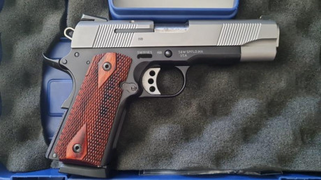 Se vende pistola smith and wesson 1911 SE, en 45 acp, cañón de 4,25", incluye dos cargadores originales 00