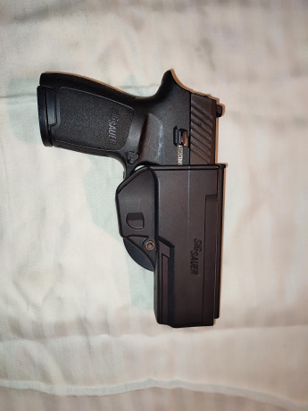 SE VENDE PISTOLA SIG SAUER, MODELO P320, CON CAJA DE TRANSPORTE, FUNDA Y 3 CARGADORES.
SE PONE EN VENTA 02