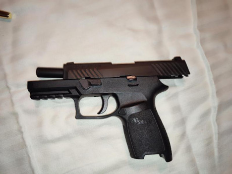 SE VENDE PISTOLA SIG SAUER, MODELO P320, CON CAJA DE TRANSPORTE, FUNDA Y 3 CARGADORES.
SE PONE EN VENTA 00