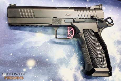 Hola compañeros.

Me he interesado por las CZ-75 y sus evoluciones, y por las 1911 y sus evoluciones con 121