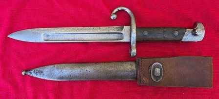 Cuchillo-bayoneta modelo 1897 para uso con el rifle Remington No. 5 Rolling Block de 7 mm.  producida 01