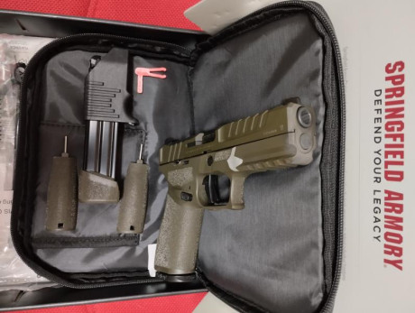 Vendo pistola Echelon de 9mm. Comprada nueva. Ha disparado 50 cartuchos, trae dos cargadores, uno de 17 01