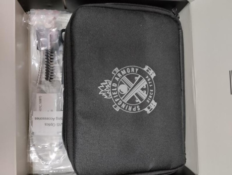 Vendo pistola Echelon de 9mm. Comprada nueva. Ha disparado 50 cartuchos, trae dos cargadores, uno de 17 00