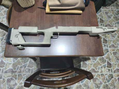 Se vende culata sintética Choate "Ultimate Sniper", diseñada por el Mayor John Plaster. Esta 02