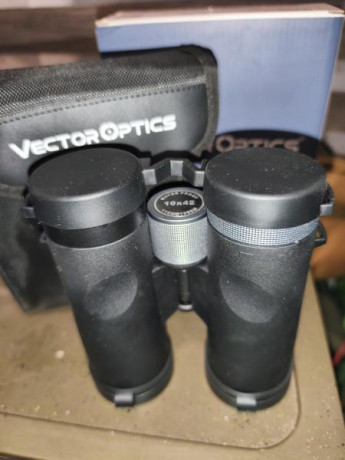 Se vende binocular vector optics en su caja sin estrenar 
99€ 02