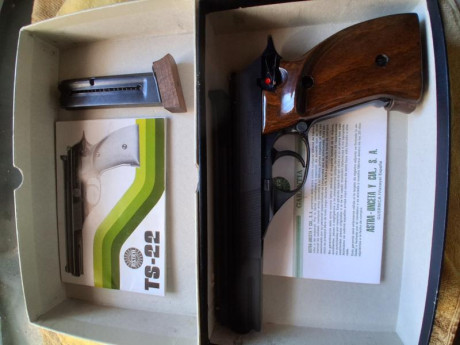 Hola. 
Vendo pistola semiautomática ASTRA TS 22. Calibre. 22Lr. Dos cargadores,manual y caja original. 00