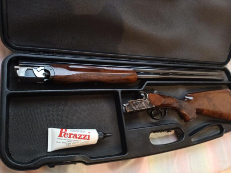 HOLA COMPAÑEROS PONGO A LA VENTA UNA MAGNIFICA ESCOPETA PARA EL TIRO AL PLATO 
UNA PERAZZI MX8 A ESTADO 01