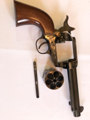 Vendo revólver Pietta del calibre 45Lc, el revólver tiene pegados 20 tiros, estoy en Sabadell (Barcelona), 00