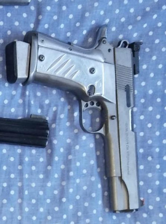 Vendo pistola llama max 2 cal.45 acp 5" por no usarla 
Perfecto estado 
Precio : 200€
Se encuentra 00