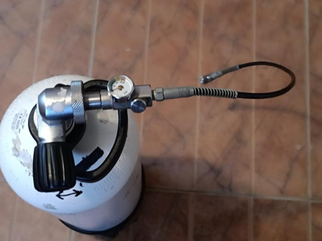 En venta botella de 10 litros con carga máxima a 300 bares en buen estado, la última revisión pasada hace 00