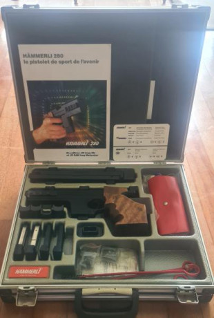 Calibres 22lr y 32 wc.  Maletín original (4 cargadores, todos los contrapesos, pequeña herramienta para 00